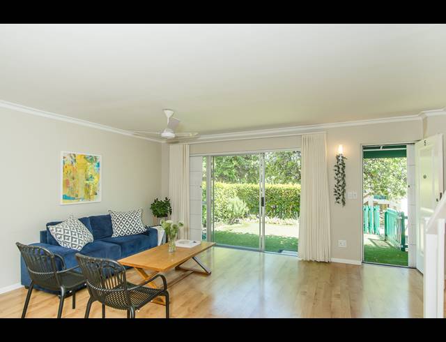 3 BEDROOM TOWNHOUSE FOR SALE IN VREDEHOEK